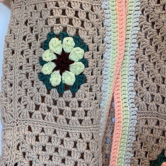 Crocheted long cardigan dress with flowers - Picture 12 of 16